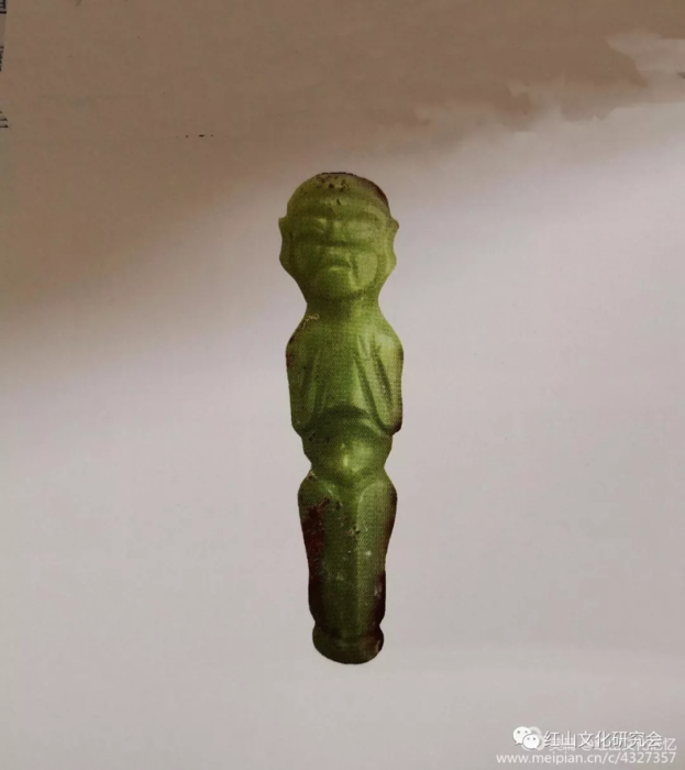 辽宁牛河梁红山文化时期遗址出土的玉人